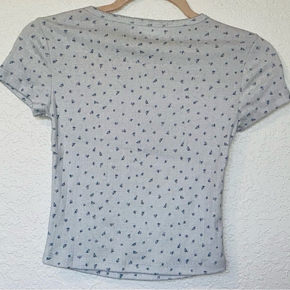 Pink Rose Patterned Women's Top (NWT) - Picture 6 of 6